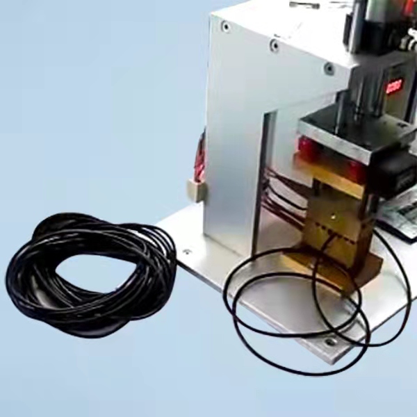 лепење силиконски дихтунзи со машина на висока температура