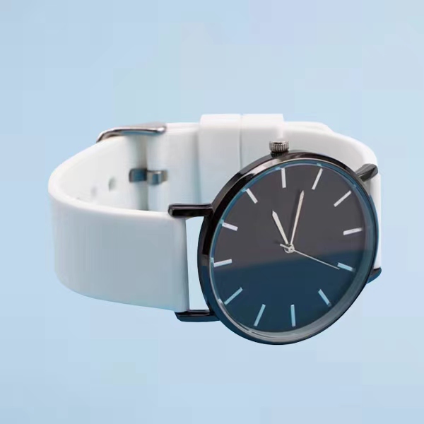 reloj con correa de silicona blanca